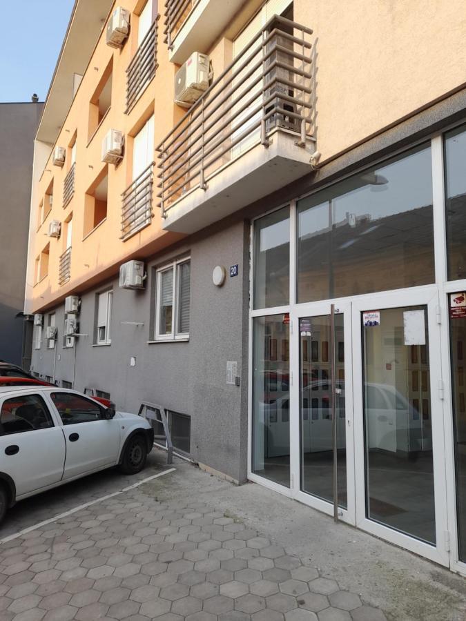 Nikola Ns Apartment โนวีซาด ภายนอก รูปภาพ
